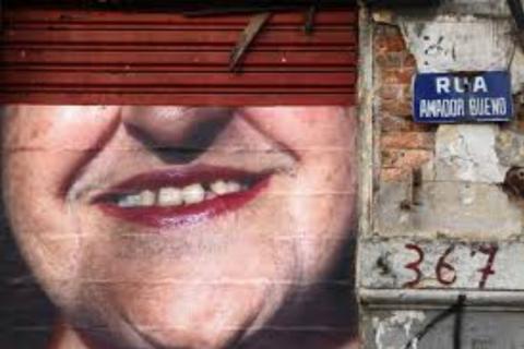 Fachada de cortiço no Centro. #Paratodosverem