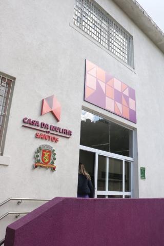 fachada da casa da mulher #paratodosverem 