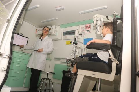 criança passa por exame em van #paratodosverem 
