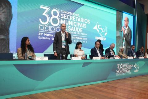 pessoas participando do Congresso #paratodosverem