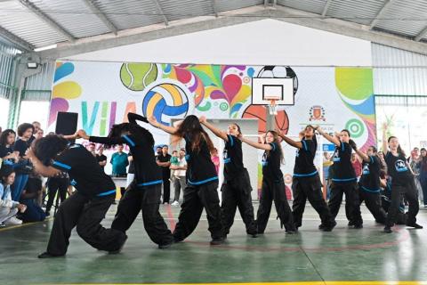 Apresentação de dança na Vila Criativa Estuário. #Paratodosverem