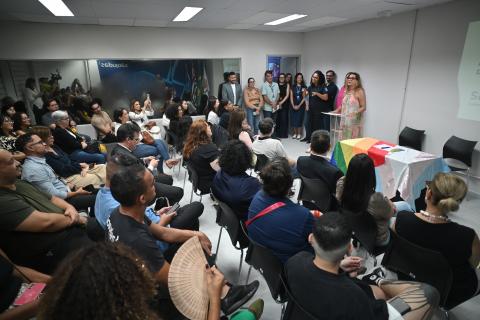 Pessoas na cerimônia #paratodosverem