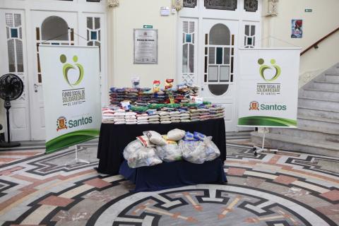 alimentos no fundo social #paratodosverem