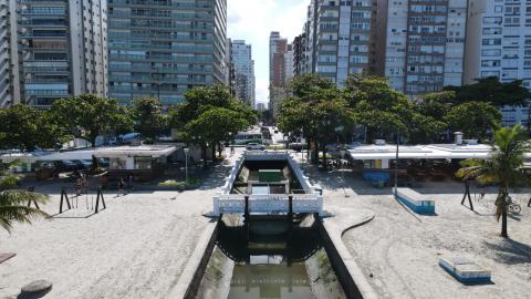 visão de canal e prédios #paratodosverem
