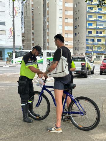 agente da cet aborda ciclista #paratodosverem