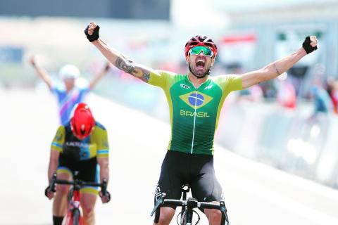 Ciclista Lauro Chaman comemora título. #Paratodosverem