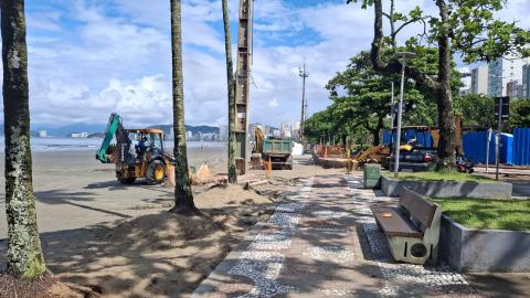 obras e máquinas atuando no calçadão #paratodosverem