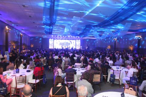 conferencistas participam d