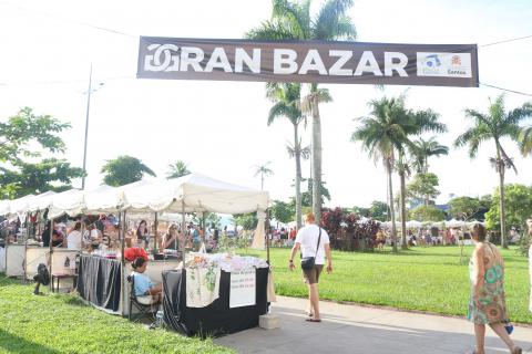 portal de entrada de bazer em área ao ar livre. #paratodosverem