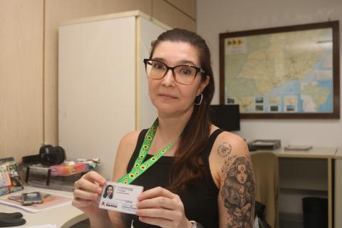 Luana mostra sua carteira especial. #Paratodosverem