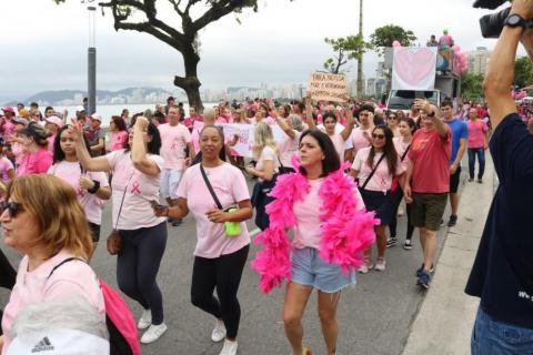 pessoas participando da caminhada #paratodosverem 