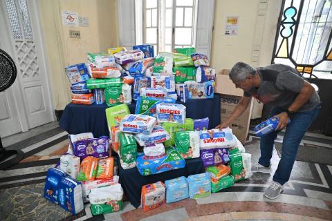 fraldas doadas no fundo #paratodosverem 