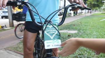 bicicleta com a placa #paratodosverem