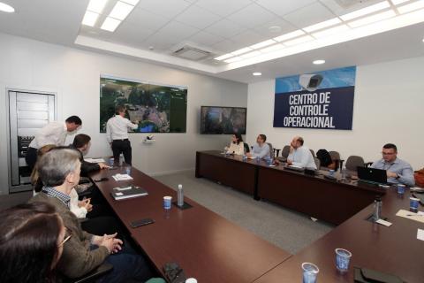autoridades reunidas em sala do CCO #paratodosverem 