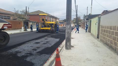 rua recebendo asfalto #paratodosverem