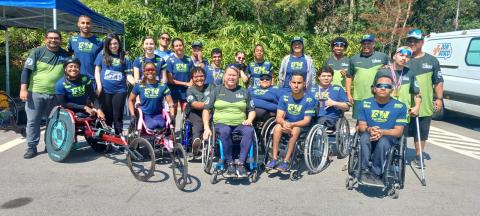 cadeirantes posando para foto #paratodosverem