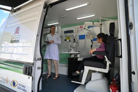 criança examinada em van #paratodosverem