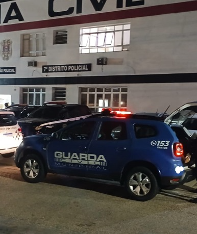 viatura parada na porta de delegacia #paratodosverem 