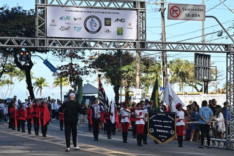 banda entrando pra tocar na avenida #paratodosverem