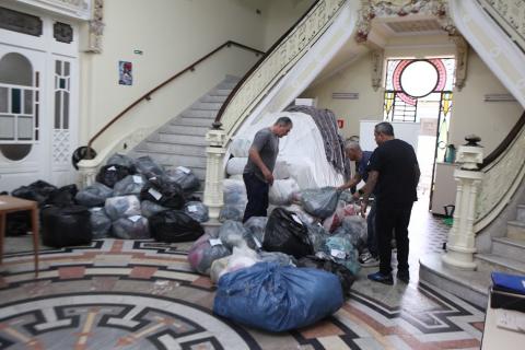 Itens foram arrecadados em campanha emergencial de ajuda a vitimas - foto: Carlos Nogueira/arquivo mantimentos no salão do fundo social de solidariedade. #paratodosverem