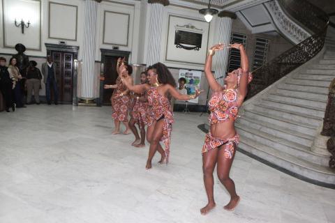 A apresentação foi no saguão do Paço Municipal. Foto: Carlos Nogueira Apresentação de dança no Paço Municipal. #Paratodosverem