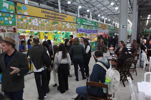 O evento é realizado em espaço totalmente coberto. Foto: Carlos Nogueira Festa Inverno Criativo no Parque Valongo. #Paratodosverem
