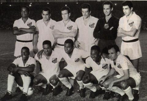 O esquadrão do Santos na década de 60. Foto: Arquivo O esquadrão do Santos na década de 60. #Paratodosverem