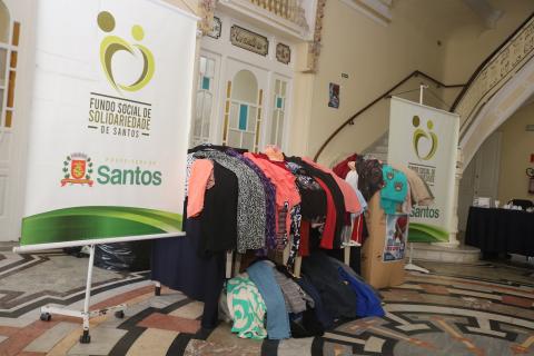 Doações são destinadas às instituições cadastradas no Fundo Social de Solidariedade. Fotos: Raimundo Rosa roupas doadas no fundo social #paratodosverem