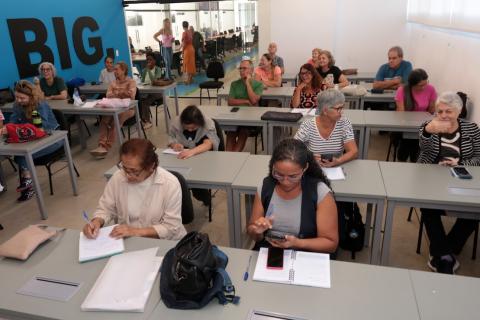Atividades começam em 17 de agosto, no Parque Tecnológico. Foto: Francisco Arrais/arquivo idosos fazendo aula #paratodosverem