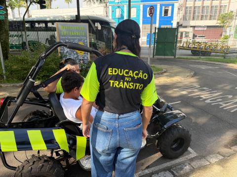 Atividade é realizada pela CET-Santos. Foto: Divulgação Minicidade do trânsito em Santos. #Paratodosverem