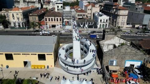 Passagem ganhará portão de acesso pela Rua XV de Novembro e cobertura na parte inicial - fotos: Diego Matos e Francisco Arrais/arquivo vista geral de passarela ligando área urbana ao parque valongo. #paratodosverem