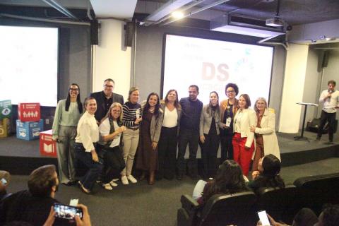 Foram reconhecidos projetos pioneiros de ensino e lideranças engajadas. Fotos: Carlos Nogueira pessoas homenageadas com o prêmio #paratodosverem