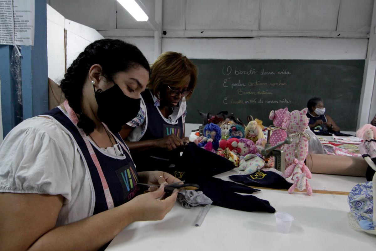 cortecosturavilacriativa08 Curso em Vila Criativa transforma a vida de mulheres na Zona Noroeste de Santos - [Blog da Solange Pereira] economia criativa