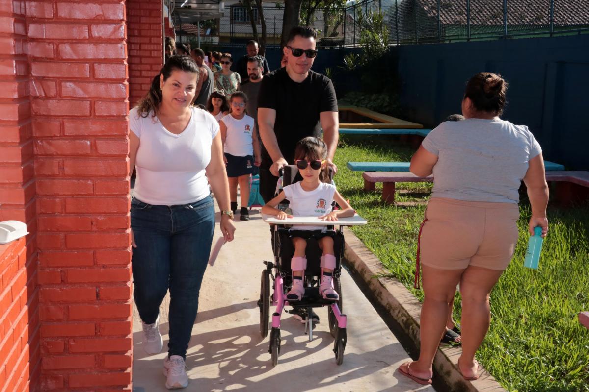 Alunos da rede municipal em Santos voltam às salas de aula. Algumas ...