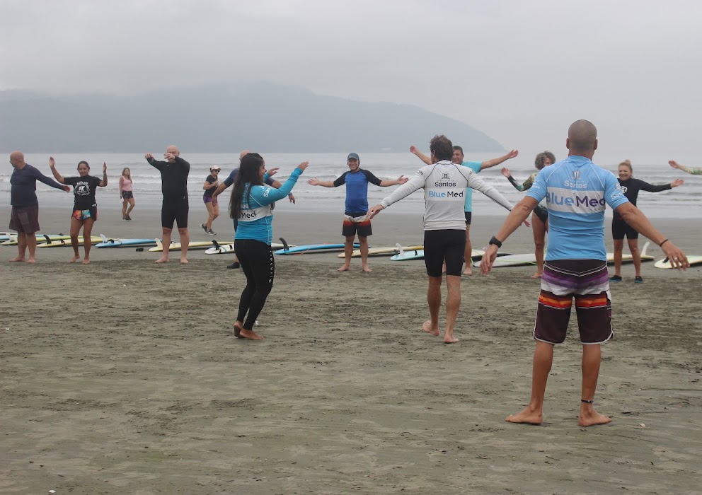 Berço do surfe, Santos usa o esporte para transformar vida de