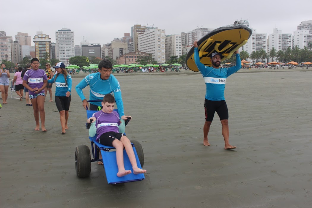 Berço do surfe, Santos usa o esporte para transformar vida de idosos e  pessoas com deficiência