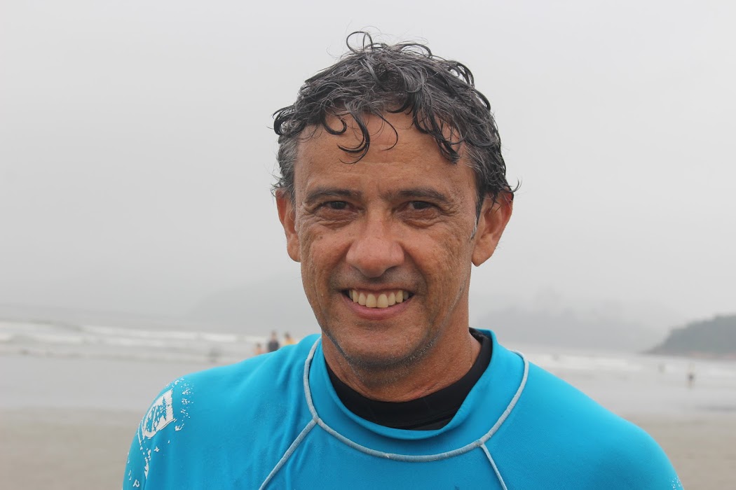 Berço do surfe, Santos usa o esporte para transformar vida de