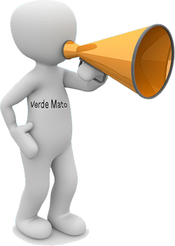 bonequinho estiilzado segurando um megafone