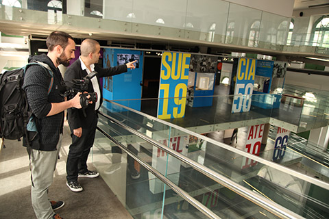 Universal Music Group Sports grava no museu Pelé