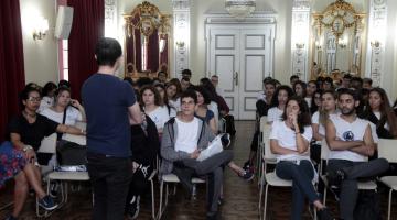 Alunos do Jean Piaget fazem sabatina com prefeito de Santos durante visita  ao Paço Municipal