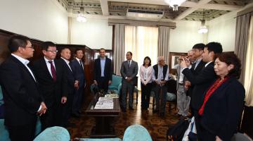 Grupo de alunos da escola Jean Piaget visita o Paço Municipal