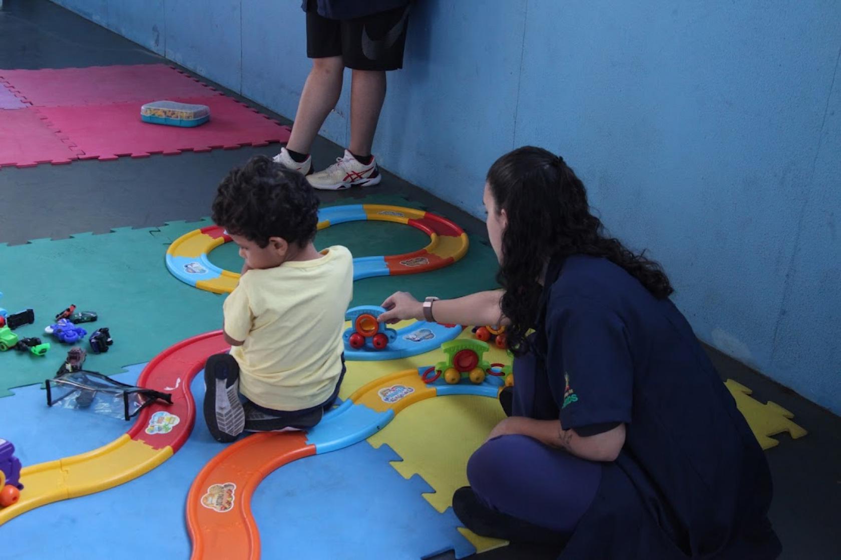 Clínica-Escola do Autista promove manhã animada na Semana do Brincar ...