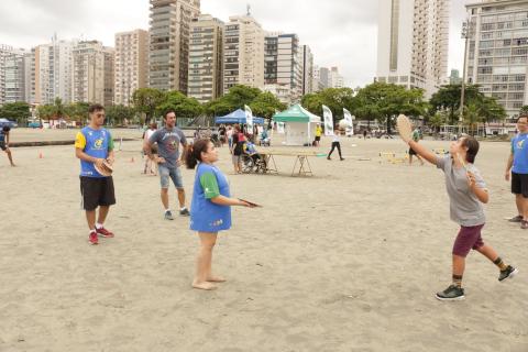 meninos jogam frescobol #paratodosverem