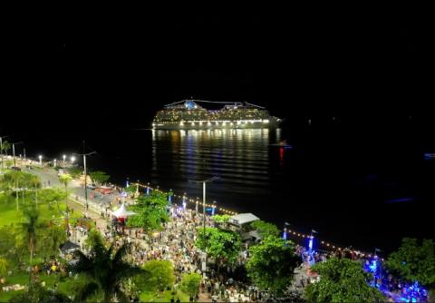 Navio parte pelo canal do Estuário já de noite. #pratodosverem