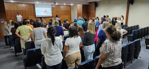 Colaboradores da Educação participaram de encontro preparatório para a Ação do Coração 2025. Fotos: Divulgação colaboradores participam de encontro para a ação do coração #paratodosverem