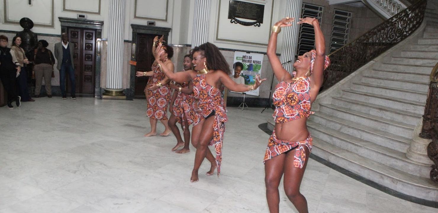 Comemoração do Dia Internacional da Mulher Negra tem início em Santos com apresentação de dança