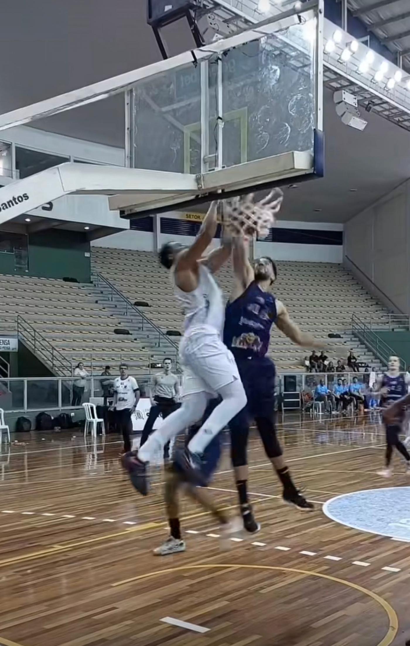 Basquete de Santos vence e avança nas quartas de final do