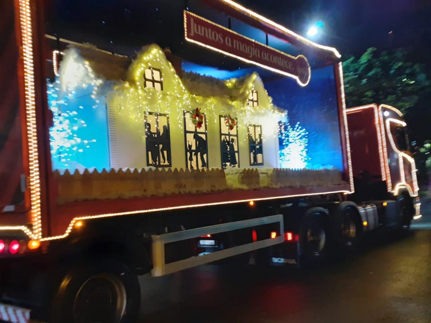 Caminhão de Natal Coca Cola com luz : : Brinquedos e Jogos