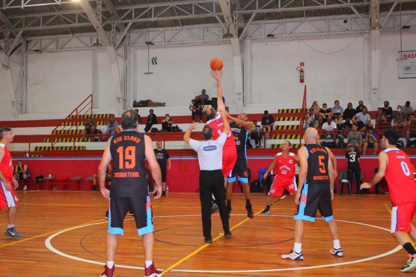 Semana do Basquete termina com amistoso e final de torneio master