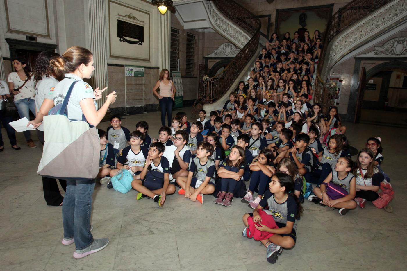 Alunos do Jean Piaget fazem sabatina com prefeito de Santos